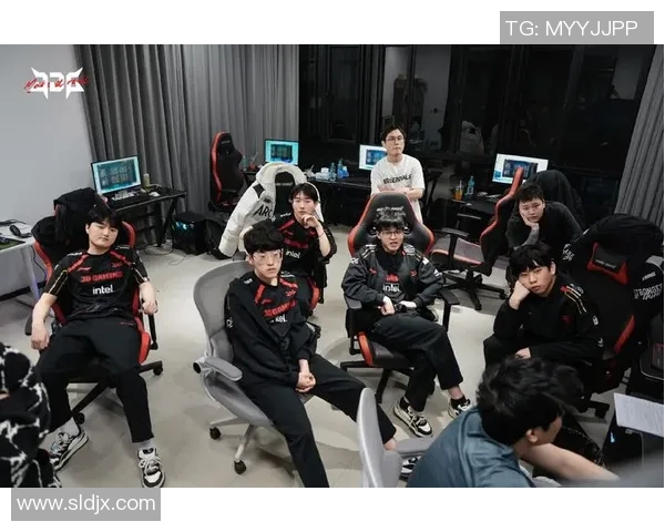 电竞新闻深入分析JDG战队整体压制策略及其对比赛的影响与启示